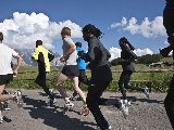 Die Regenzeit im Hochland rund um Eldoret, der kenianischen Läuferhochburg, tauschte die Trainingsg...